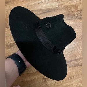 Charlie 1 Horse black felt highway hat. Worn once, size medium.